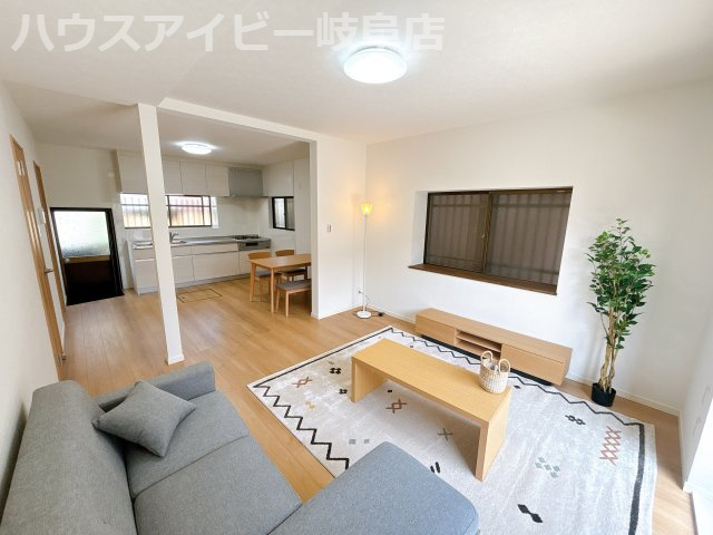 大垣市菅野！リフォーム済み中古住宅！お車縦列2台！東赤坂駅徒歩4分！赤坂小学校まで13分！の居間・リビング|大垣市菅野！リフォーム済み中古住宅！お車縦列2台！東赤坂駅徒歩4分！赤坂小学校まで13分！