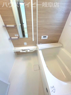【浴室】 | 大垣市菅野！リフォーム済み中古住宅！お車縦列2台！東赤坂駅徒歩4分！赤坂小学校まで13分！ | 大垣市菅野！リフォーム済み中古住宅！お車縦列2台！東赤坂駅徒歩4分！赤坂小学校まで13分！