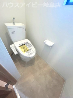 【トイレ】 | 大垣市菅野！リフォーム済み中古住宅！お車縦列2台！東赤坂駅徒歩4分！赤坂小学校まで13分！ | 大垣市菅野！リフォーム済み中古住宅！お車縦列2台！東赤坂駅徒歩4分！赤坂小学校まで13分！