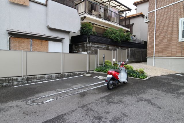 ガーデンヒルズ神戸西の駐車場