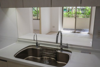 【キッチン】 | グランドメゾン住吉本町ネクス | 南向きバルコニーに面したLDK約１６．２帖