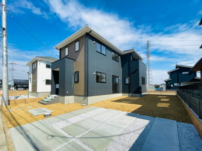 【外観】 | URBAN STYLE　太田市宝町1期　3号棟　 | 並列駐車可能なカースペースです！お客様も遊びに来やすいですね♪