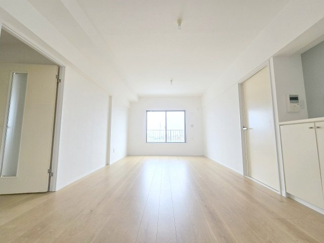 青梅東ガーデンわかぐさ公園の居間・リビング|明るくて開放的なLDK♪