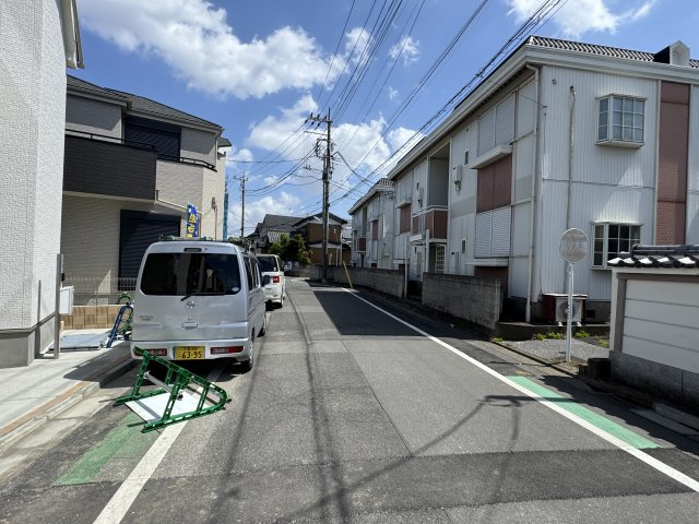 葛飾区西水元３丁目新築戸建【幸田小学校：5分】の前面道路含む現地写真|東側前面道路・幅員約7ｍ