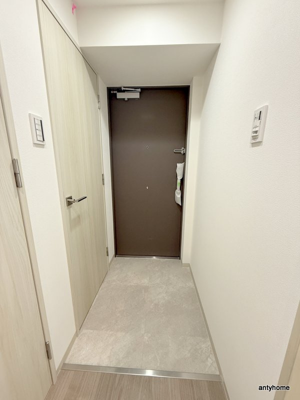 STANDZ新大阪　仲介手数料無料の玄関