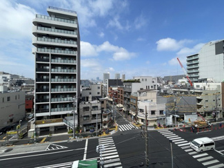 【展望】 | 眼前に広がる空の雄大さと、このお部屋の自慢の一つである「眺望」をご覧ください。毎日、この景色を独り占めできる新生活に夢が広がります。～即日のご見学可能～　お問合せはお気軽にどうぞ。
