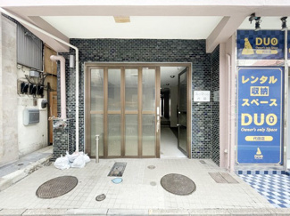 【エントランス】 | お客様を、そして住人を出迎えてくれるマンションのエントランス。ゴミが落ちていないことからも、管理状態の良さや住民の節度の高さが見て取れます。～即日のご見学可能～　お問合せはお気軽にどうぞ。
