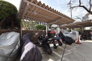 【駐車場】 | バイク置き場。空き区画の有無や駐輪料金、サイズおよび排気量規定などについては、改めてお問い合わせください。～即日のご見学可能～　お問合せはお気軽にどうぞ。
