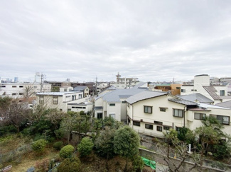 【展望】 | 眼前に広がる空の雄大さと、このお部屋の自慢の一つである「眺望」をご覧ください。毎日、この景色を独り占めできる新生活に夢が広がります。～即日のご見学可能～　お問合せはお気軽にどうぞ。
