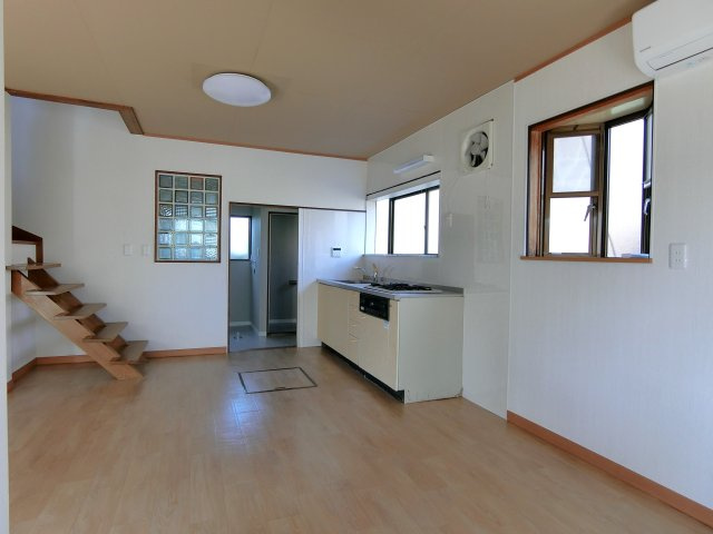 一宮町新地貸家の居間・リビング