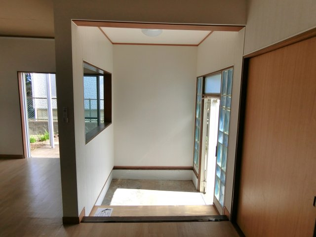 一宮町新地貸家の玄関