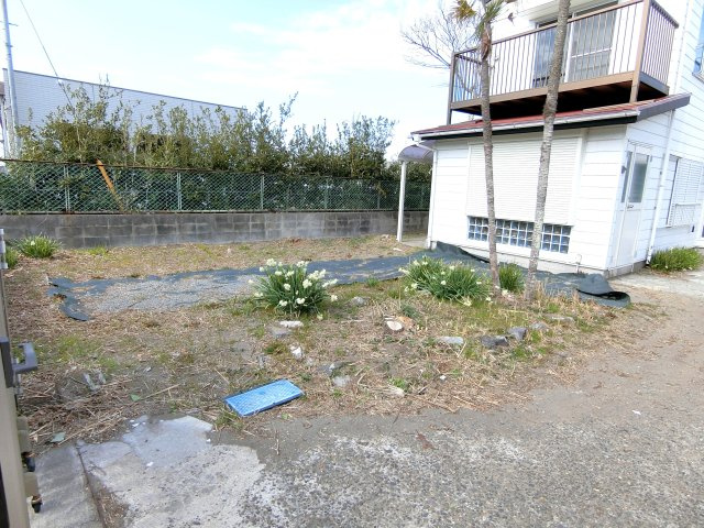 一宮町新地貸家の庭