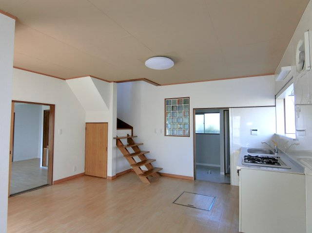 一宮町新地貸家の居間・リビング