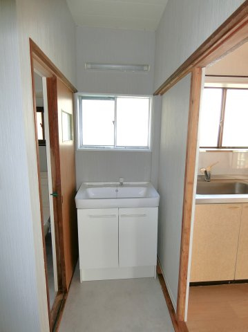 一宮町新地貸家の独立洗面台