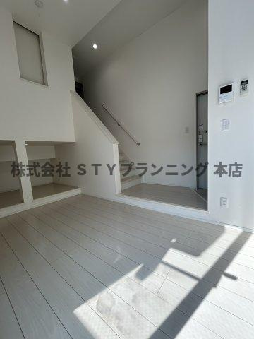 仲介手数料０円！フィオーレ鳴海の居間・リビング