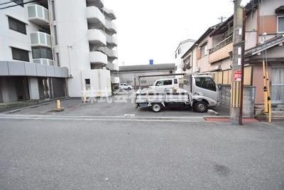 友田コーポラスの駐車場