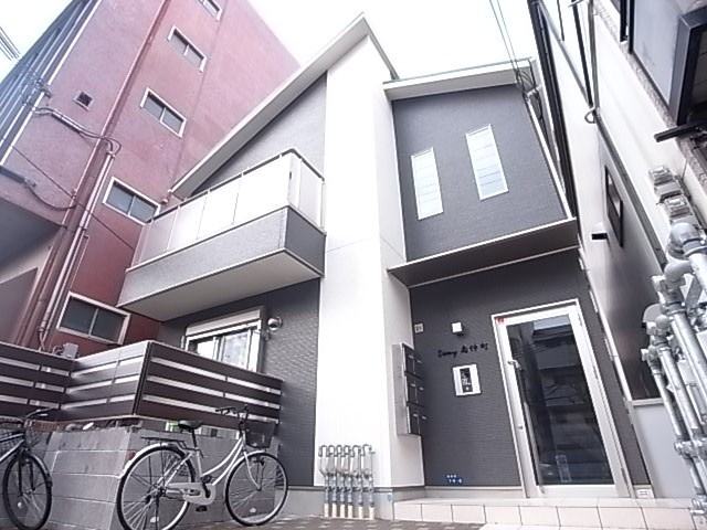 神戸市兵庫区南仲町のアパートの外観