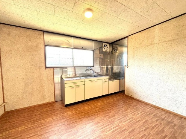 加古川市上荘町都台1丁目のキッチン|壁付キッチンなのでダイニングを広々使えます！