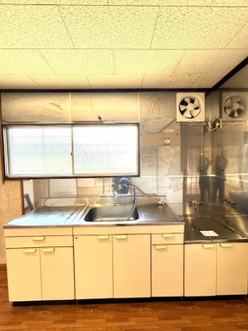 加古川市上荘町都台1丁目のキッチン|キッチンの近くに窓があり、換気もできます！