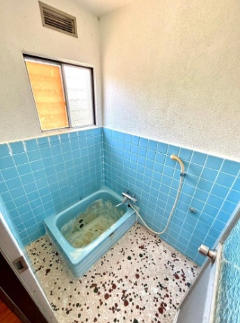 加古川市上荘町都台1丁目の浴室|浴室は湿気がたまりやすく、窓があるだけでお風呂のカビのお掃除がラクラク♪