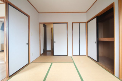 【寝室】 | パインガーデン　A棟 | 開放的な寝室です