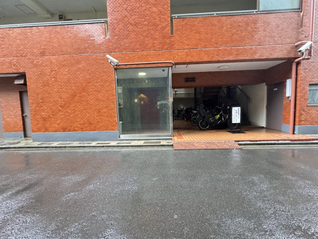 ルーブル金杉のエントランス