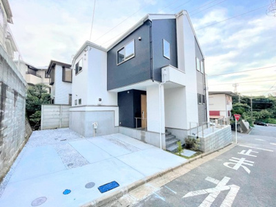 【外観】 | ◇◆瀬谷区阿久和東　新築戸建て◆◇ | ◆前面道路も幅員があり車の運転も安心！前面道路は閑静な住宅地。車通りの少ない道路です。お子様にも安心です。