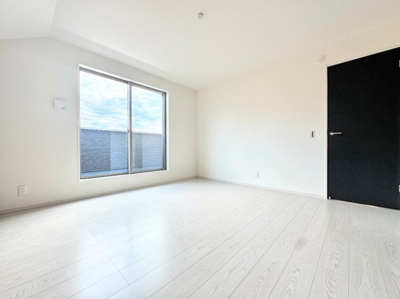 【洋室】 | ◇◆瀬谷区阿久和東　新築戸建て◆◇ | ◆感性を育むプライベートルームはシンプルでスマートな空間。好みの空間で読書をしたり、音楽を聞いたりと一人の時間も充実したものにできます。