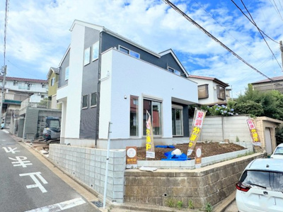 【外観】 | ◇◆瀬谷区阿久和東　新築戸建て◆◇ | ◆一戸建てを中心とした街並みが整然と続き、周辺は高い建物が建っていないので、緑の多い閑静な趣を感じる環境です。街並みや周辺環境も重要なポイントです！！