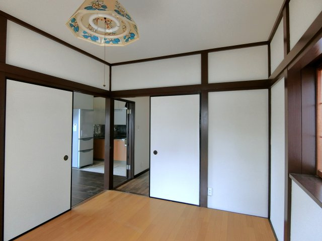 高師ハイツの洋室