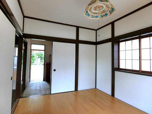 高師ハイツの洋室