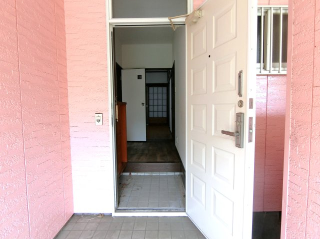 高師ハイツの玄関