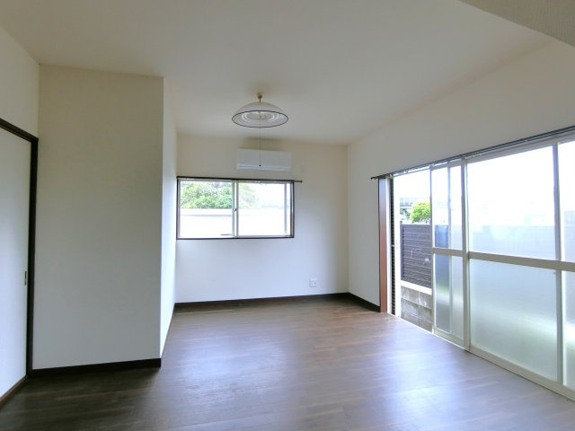 高師ハイツの居間・リビング