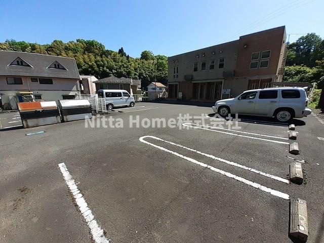 プレシャスコートの駐車場|敷地内に駐車場も完備！