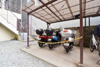 【駐車場】 | バイク置き場。空き区画の有無や駐輪料金、サイズおよび排気量規定などについては、改めてお問い合わせください。～即日のご見学可能～　お問合せはお気軽にどうぞ。