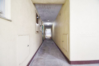 【その他共用部分】 | マンションの共用廊下です。きれいに清掃されています。周囲のお部屋の様子も、ぜひ伺ってみてください。～即日のご見学可能～　お問合せはお気軽にどうぞ。