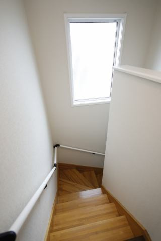 【その他共用部分】 | 北見市川東２２番地１３　中古売家 | 階段