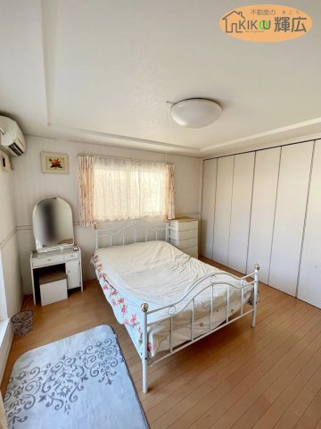 加古川市平岡町土山　中古戸建の寝室