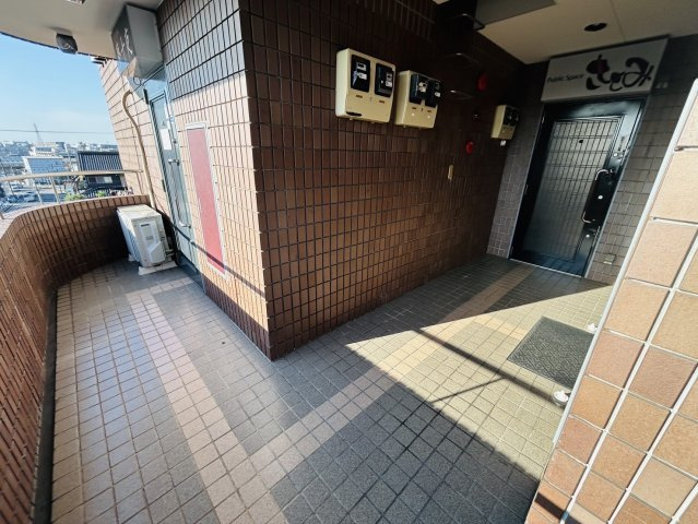 サンシャイン野並の玄関