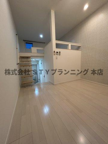 仲介手数料０円！Loft9金山の居間・リビング