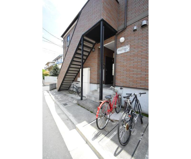 中野区大和町１丁目のアパートのエントランス