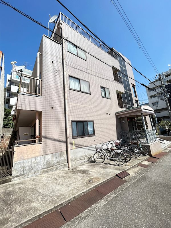 ロイヤルコート山本通の外観