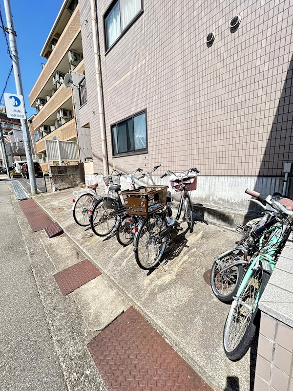 ロイヤルコート山本通の外観