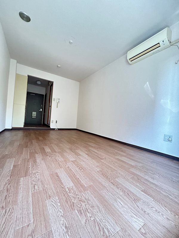 ロイヤルコート山本通の居間・リビング