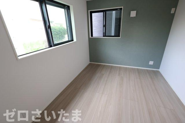 《仲介手数料無料》浦和区大東１丁目39-5新築一戸建てジオヴィスタの洋室|撮影日 2025年9月8日 16:00 晴れ