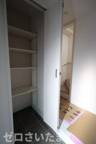 《仲介手数料無料》浦和区大東１丁目39-5新築一戸建てジオヴィスタの玄関|撮影日 2025年9月8日 16:00 晴れ