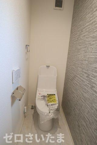 《仲介手数料無料》浦和区大東１丁目39-5新築一戸建てジオヴィスタのトイレ|撮影日 2025年9月8日 16:00 晴れ
