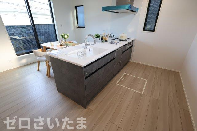 《仲介手数料無料》浦和区大東１丁目39-5新築一戸建てジオヴィスタのキッチン|撮影日 2025年9月8日 16:00 晴れ