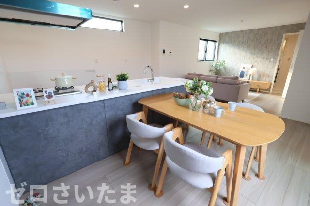 《仲介手数料無料》浦和区大東１丁目39-5新築一戸建てジオヴィスタの居間・リビング|撮影日 2025年9月8日 16:00 晴れ