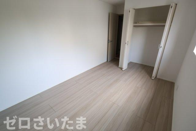 《仲介手数料無料》浦和区大東１丁目39-5新築一戸建てジオヴィスタの洋室|撮影日 2025年9月8日 16:00 晴れ